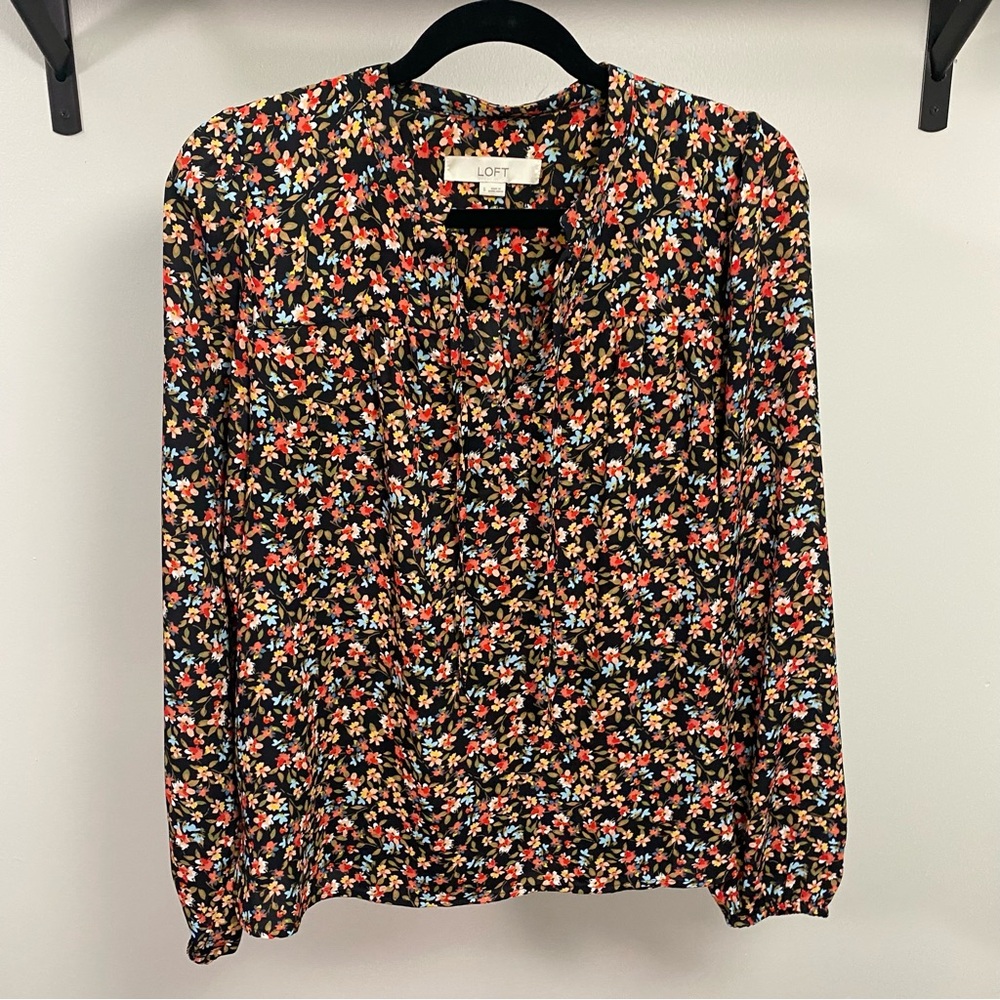 ⭐️ 2/$30 ⭐️ LOFT Black Floral Long Sleeve Blouse